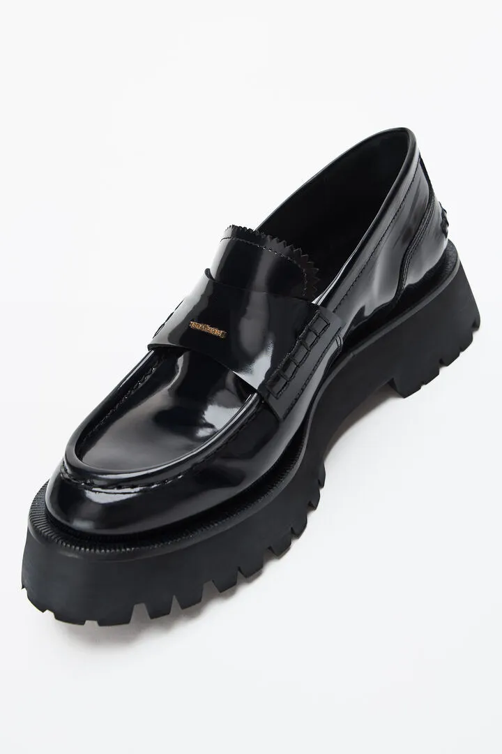 Designer loafers kvinnor klär skor lyxiga carterr mid-heel lug loafer i lädermandelformade tår EU35-40 med låda bröllopsfestklänningar