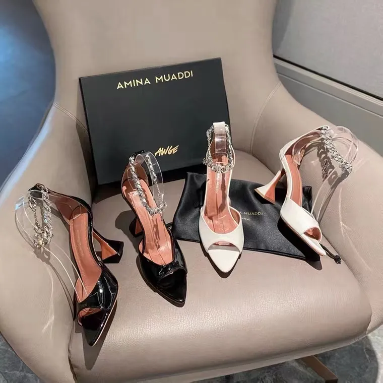 Amina Muaddi Designer Hakken Dames sandalen Klassiek Hoge hakken diamant 100% leer dames trouwjurk schoenen feesten Beroep Pure kleur Sexy grote maat Slippers
