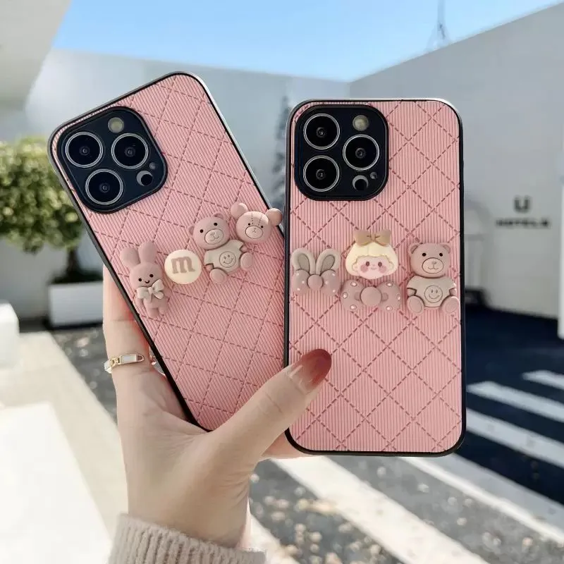 New Style Rhombus Background Prosevals for iPhone 13Promax 12 11 7p with Sterstescopic Cute Bear Girl and Arbbit Cover Case