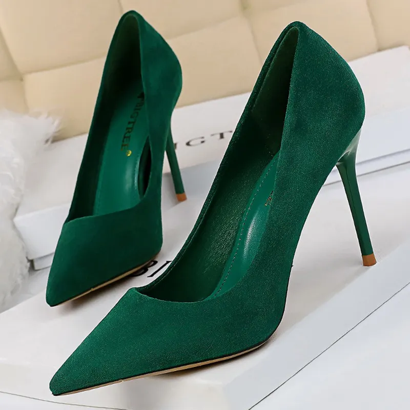 Donna 9cm Tacchi alti Décolleté rossi Plus Size Stripper Suede Escarpins Lady Wedding Tacchi da sposa Scarpins Green Blue Prom Shoes 220616