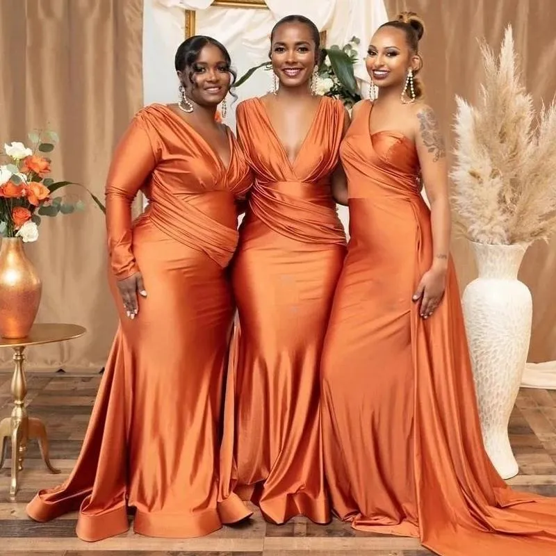 Maßgeschneiderte orange Satin-Meerjungfrau-Brautjungfernkleider mit langen Ärmeln, V-Ausschnitt, gerafftem Satin, Hochzeitsgastkleid, Nigeria-Mädchen-Sommerparty-Roben