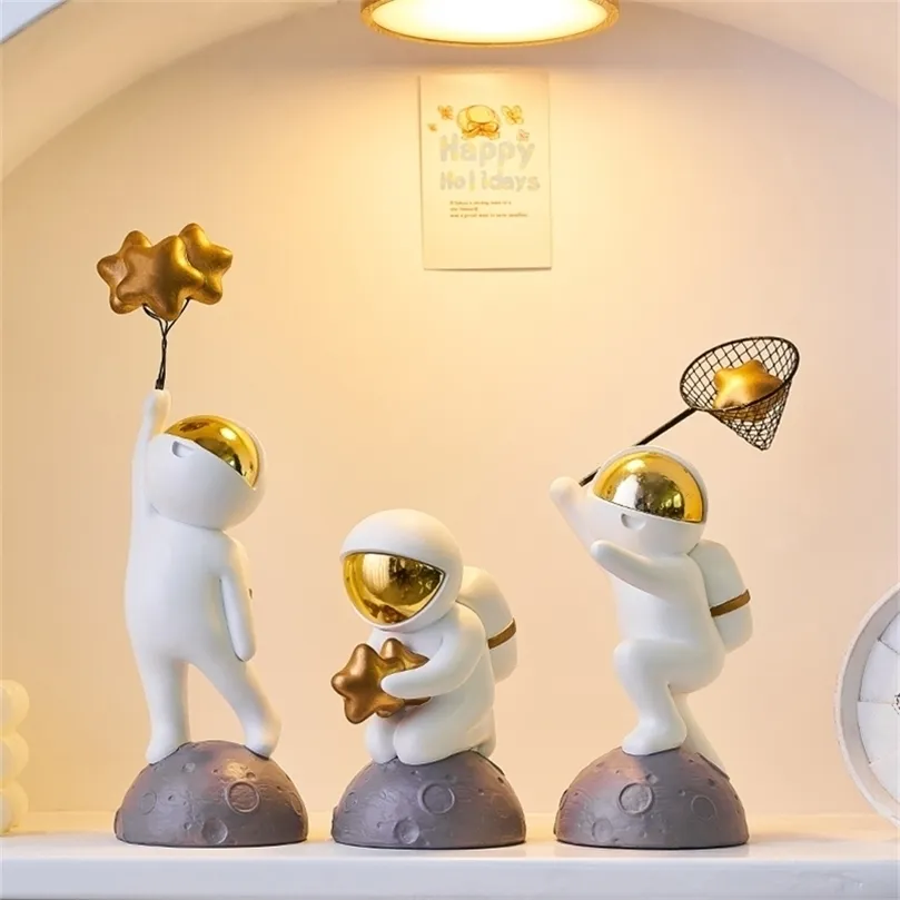 Cute Cartoon Astronaut Statue Character Sculpture Figurine Nordic Home