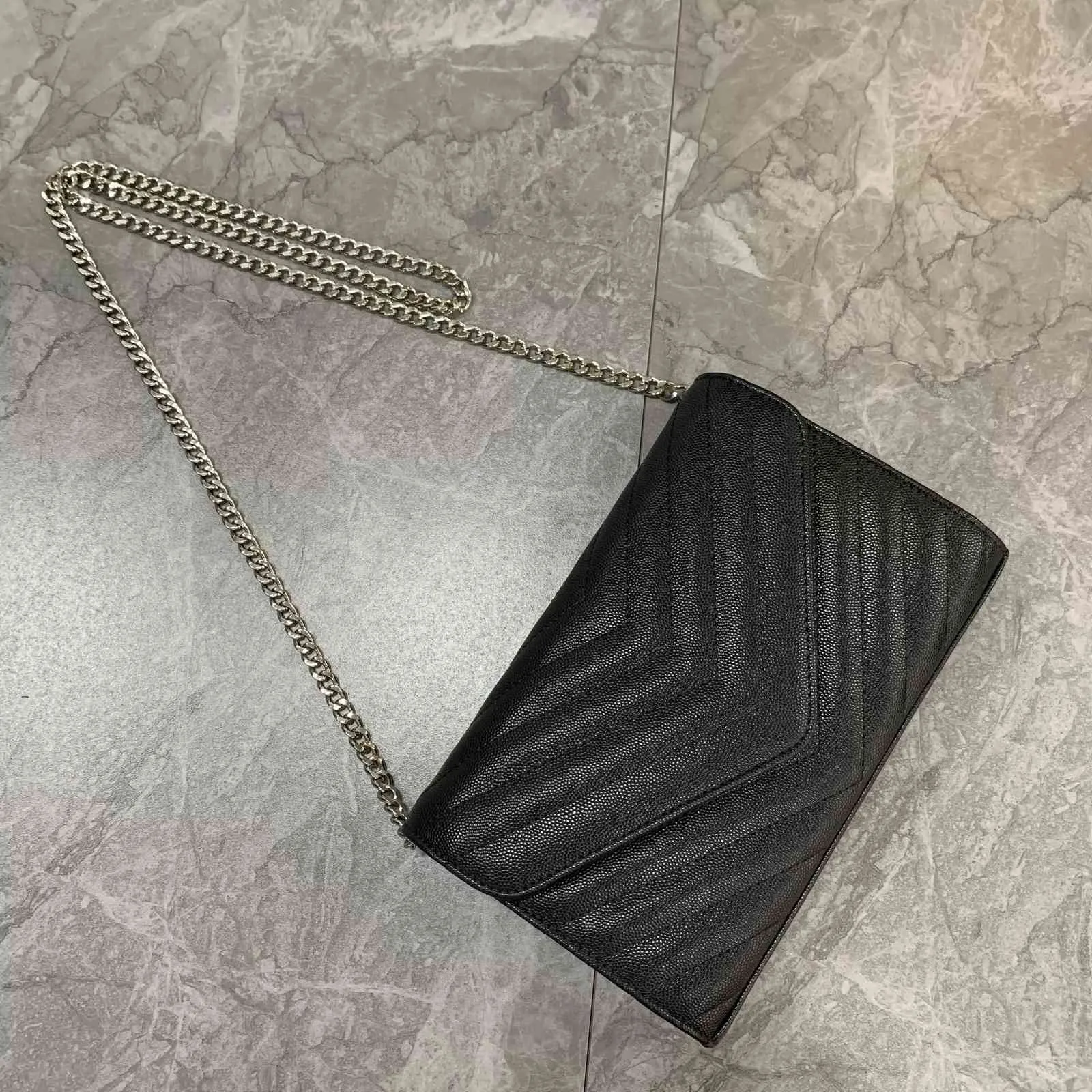 Bolsos de hombro con cadena plateada para mujer, bolso de mano de cuero de lujo, con tapa abatible, bandolera diagonal