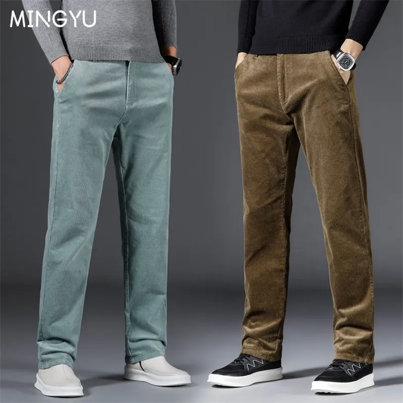 Pantalones de pana gruesos de moda elástica para otoño e invierno, pantalones para correr de mediana edad rectos holgados de negocios para hombre de talla grande 40 42 220325