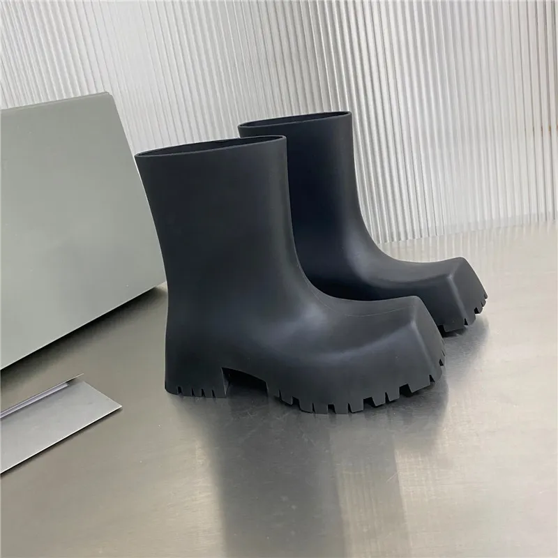 2022 Designer Womens Boots Spring Summer Square Toe Platform Rain Boot Light Waterproof Shoes Genuine Rubber Oversized Sole Various Colors size 35-40