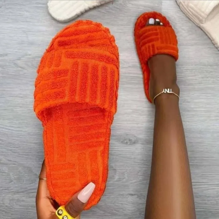 Slippers Vrouwen Luxe Een Woord Dikke Zolen Warme Furry S Schoenen Reliëf Katoen Slepen Outdoor All Match Casual Slippers 220622