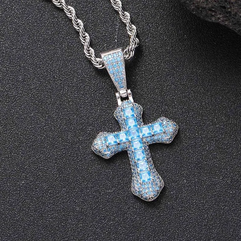 Pendentif Colliers Hip Hop Mode Bleu Zircon Croix Hommes Transit Amulette Industrie Lourde Diamant Clouté Chandail Chaîne Bijoux ColliersP