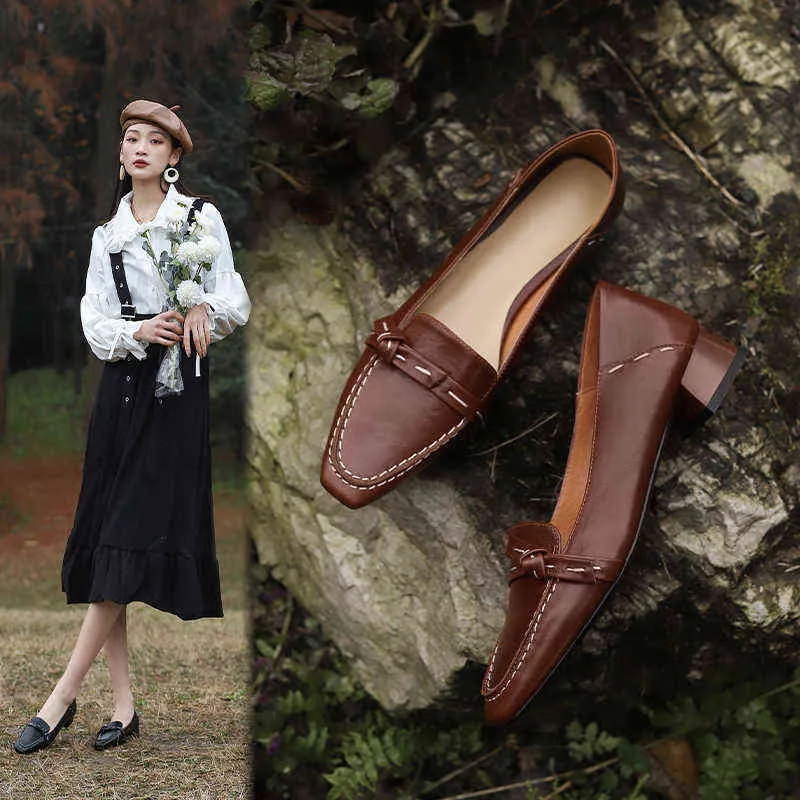 Dames kleding schoenen nieuwe lederen mode slip-on vrouwen schoenen retro ondiepe pompen vierkante tiener dikke hak handgemaakte schoen voor maat 34-42 2206077