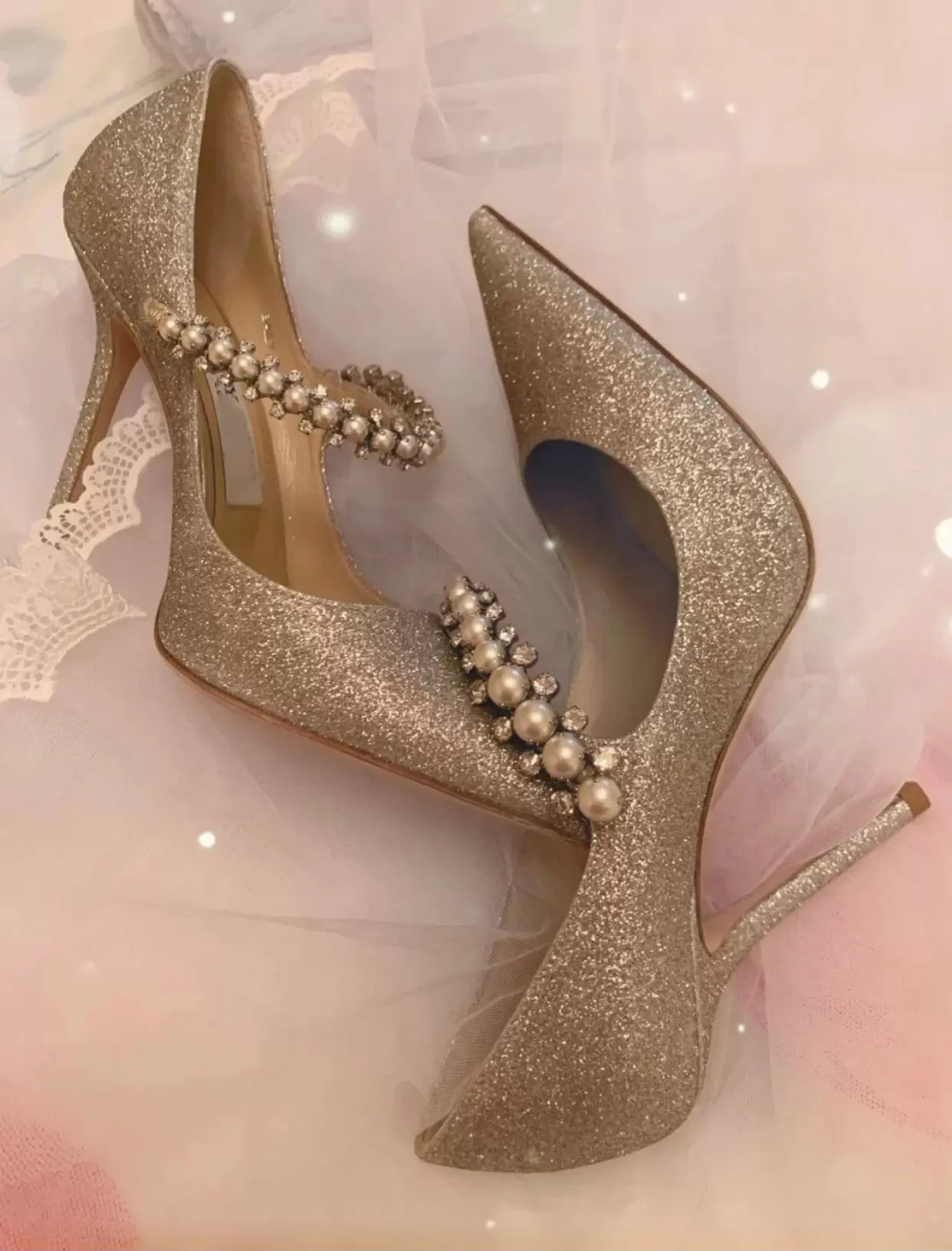 Kvinnor Sandaler Italien Lyxig Golden Glitter Crystal Pearl Strap Klänning Bridaler Skor Berömd Lady Pekade Toe High Heels Women's Party Evening Pumps