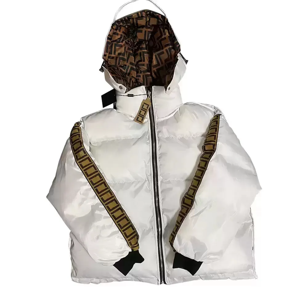 フェザーメンズダウンジャケットパーカーブラックホワイトパファーコートは温かいフード付きカジュアルアウトドアアウトウェアチックジッパーを充填する卸売刺繍コートを保持します