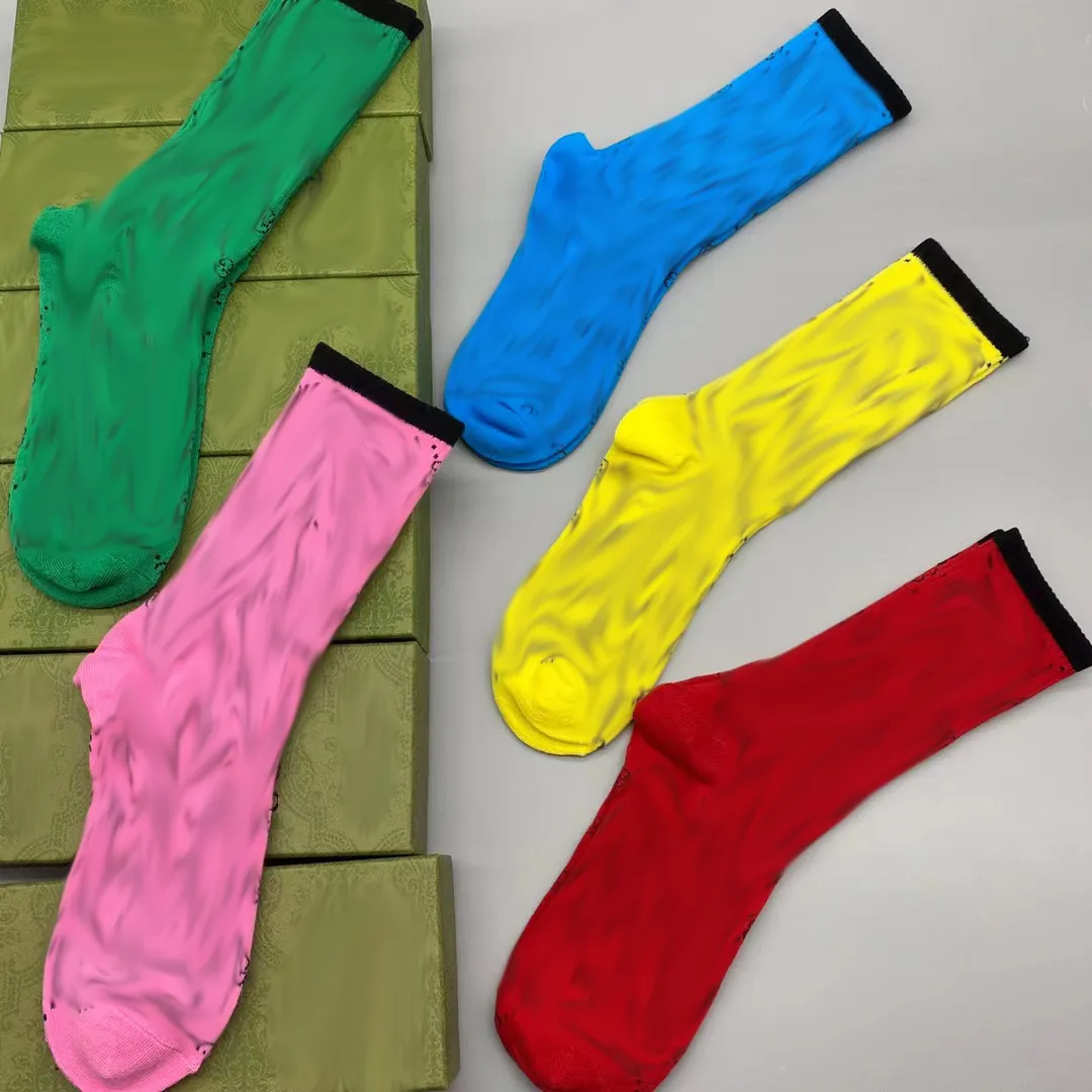 Frauen Socken Klassiker Italien Fashion Casual Wear Buchstabe gedruckte mittlere Socken Baumwolle mit Box Fünf Paar Redom Color