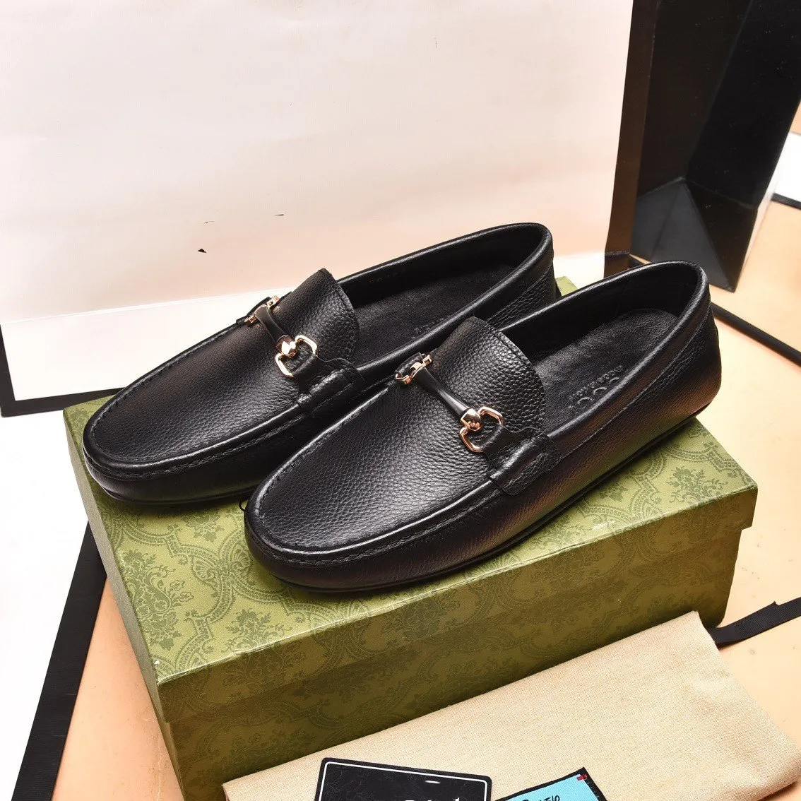 2022 Mocassini da uomo in pelle Designer di lusso Primavera Estate Mocassini Uomo Mocassino in pelle scamosciata Scarpe casual Uomo Flats Scarpa da guida leggera