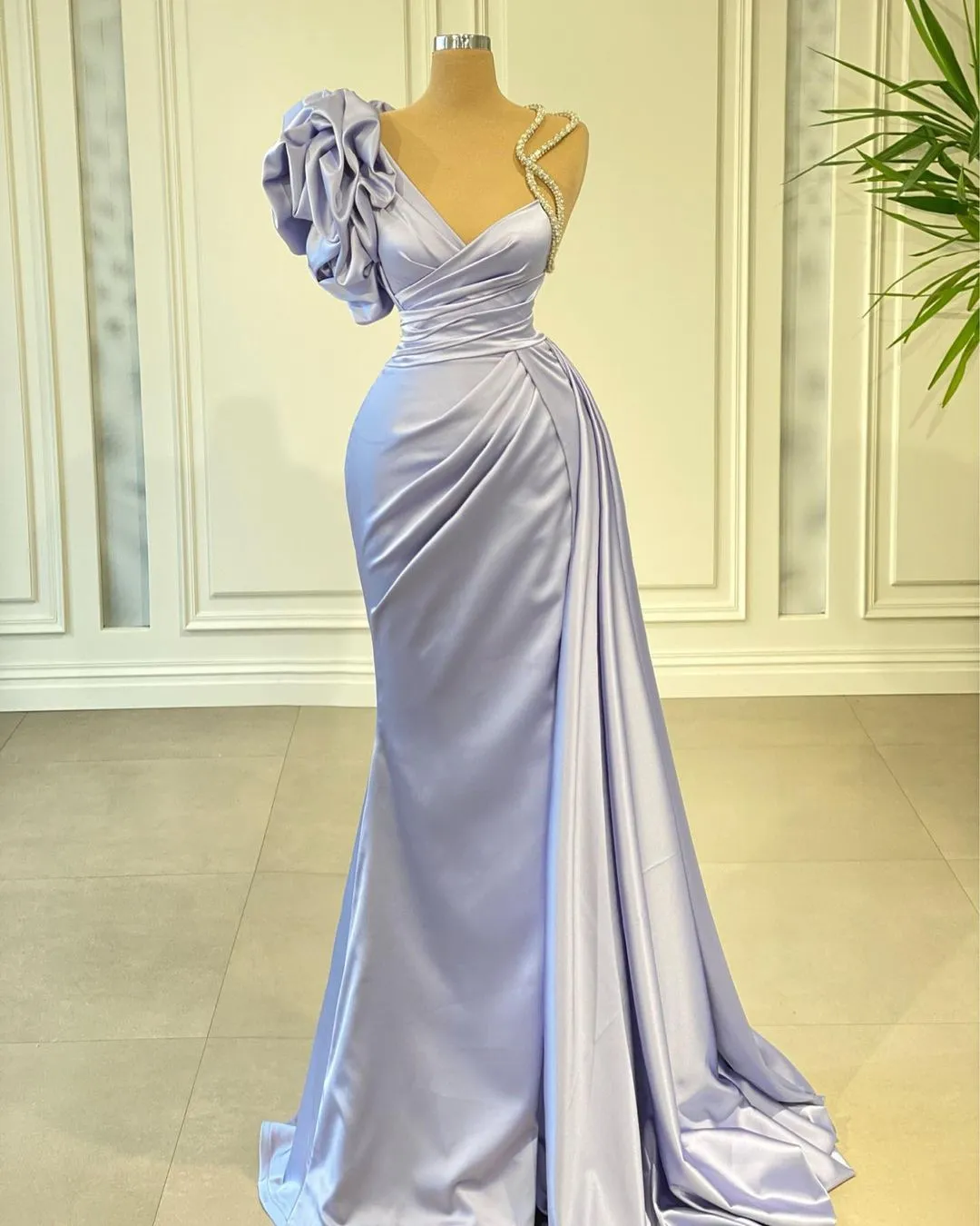 Nieuwe designer Flower Prom -jurken Ruches Puffy schouderkristallen riemen zeemeermin satijn lange avondkapog jurken