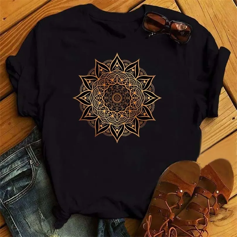 Maycaur Mandala Floral Printed T 셔츠 여성 캐주얼 패션 Tshirt 느슨한 짧은 소매 90 년대 소녀 미학 블랙 티셔츠 탑 220526