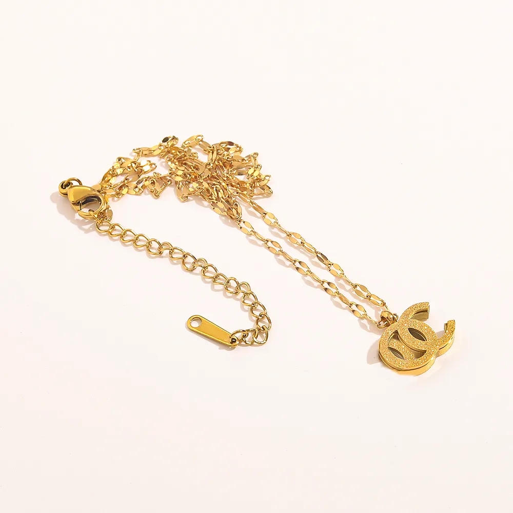 Collana girocollo da donna alla moda, con ciondolo a forma di lettera in acciaio inossidabile placcato in oro, gioielli statement_voghion.com