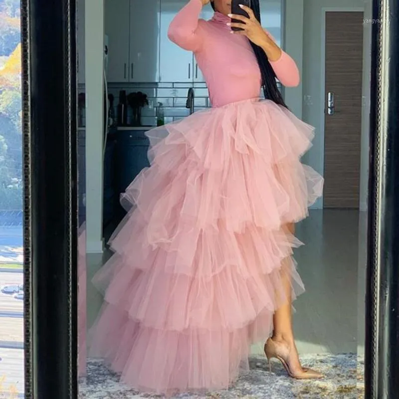 Rokken vrij naakt roze ruches tiered hoge lage tule vrouwen elastische plus size lange tutu bruids rok op maat gemaakt