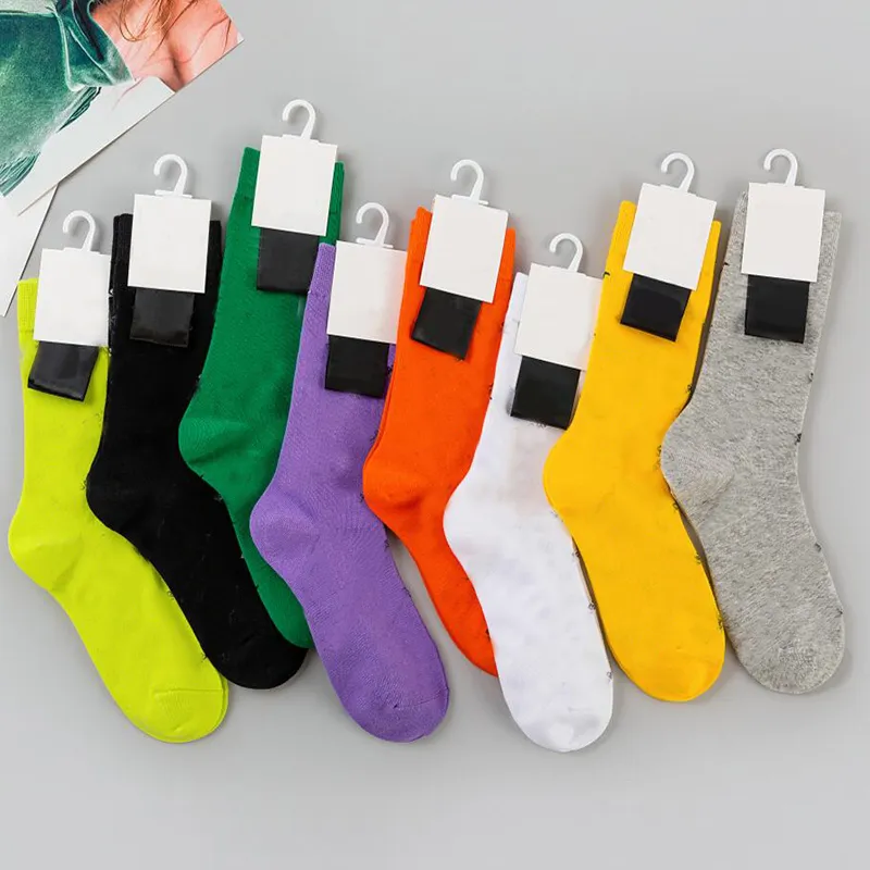 Homens mulheres meias designer estoque letra clássica b uma confortável algodão respirável de luxo de luxo colorido 8 cor