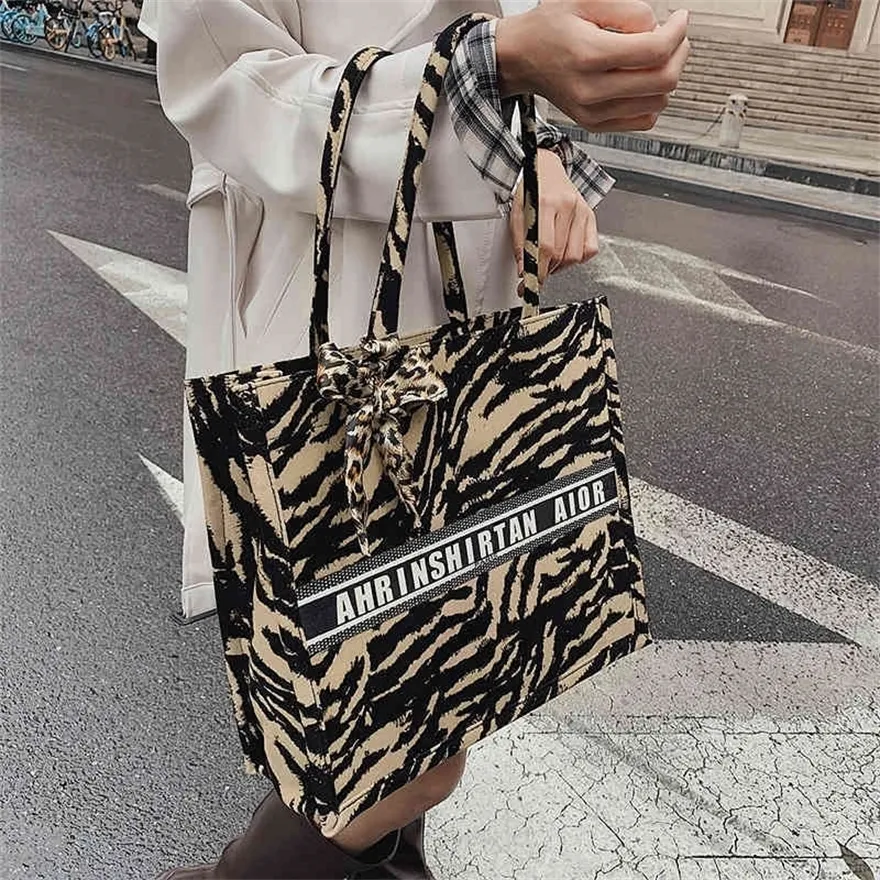 폭발성 모델 64% 할인 2022 New Fashion Handbags Net Red Leopard Texture Hand Commuter