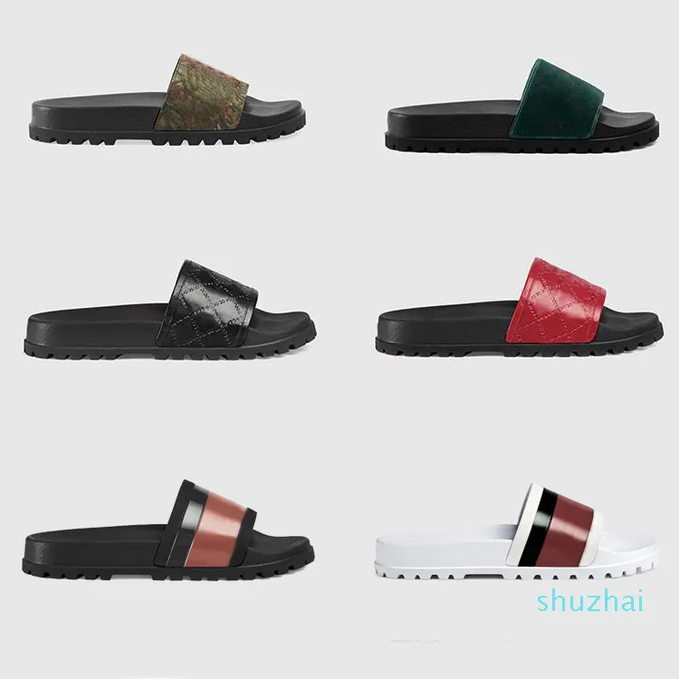 2022 Chinelos de desenhista homens mulheres slides de couro borracha de borracha plataforma plataforma sapatos moda casual listrado chinelo