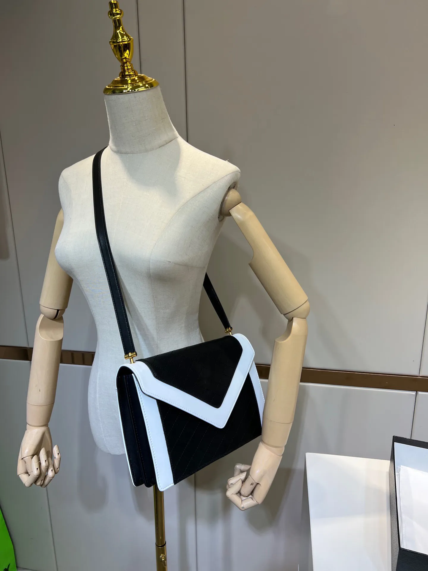 2022 Top Calidad Mujeres Bolsos de diseño de lujo Lady Crossbody Bolsas 1 1 Bolsa de hombro Diseñadores Bolsos de cuero Real Bolsos de rayas Bolsas de sobre negro negro