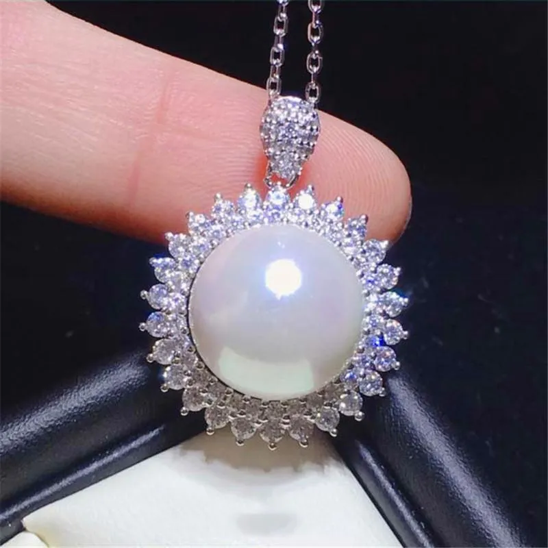 Pendant Necklaces Unique Female White Pearl Necklace Luxury Silver Color Chain For Women Cute Crystal Flower Wedding NecklacePendant