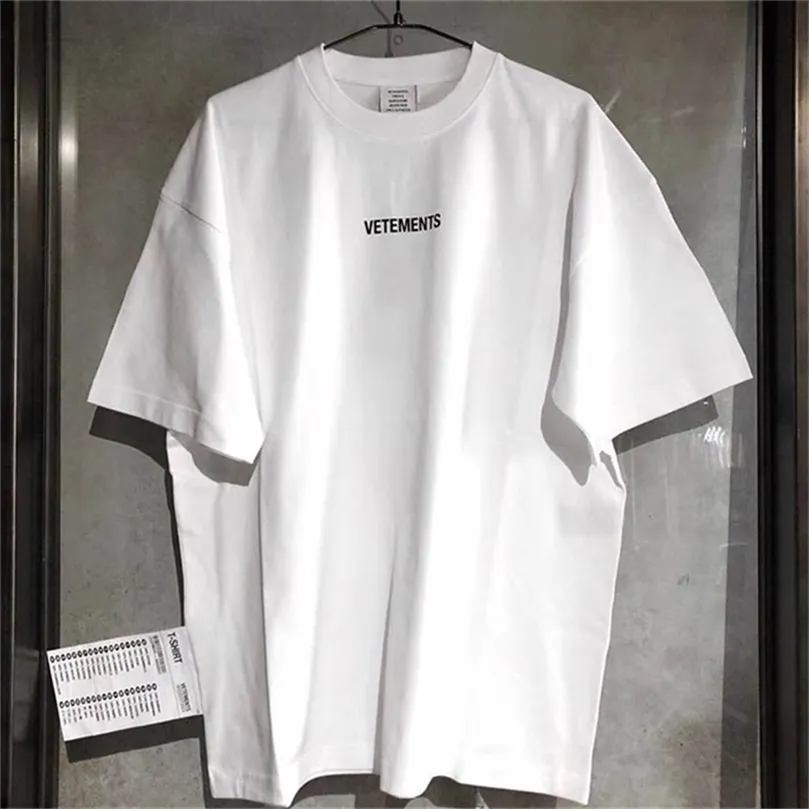 Vetements T Shirt Mężczyzn Kobiet Krótki rękaw Big Tag Hip Hop Loose Casual Hafloidery Tees Czarne białe koszulki TOP 210420