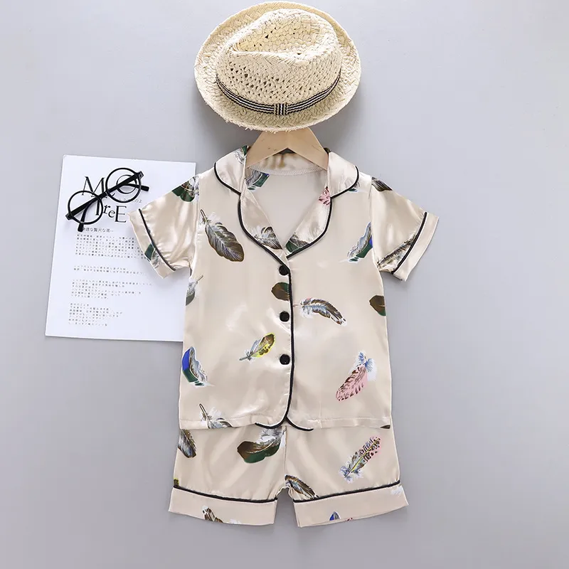 Barnpyjamas Set Summer Baby Suit Barnkläder Småbarn Boys Girls LCE Silk Satin Cartoon Printing Tops Pants 2pc Home Wear