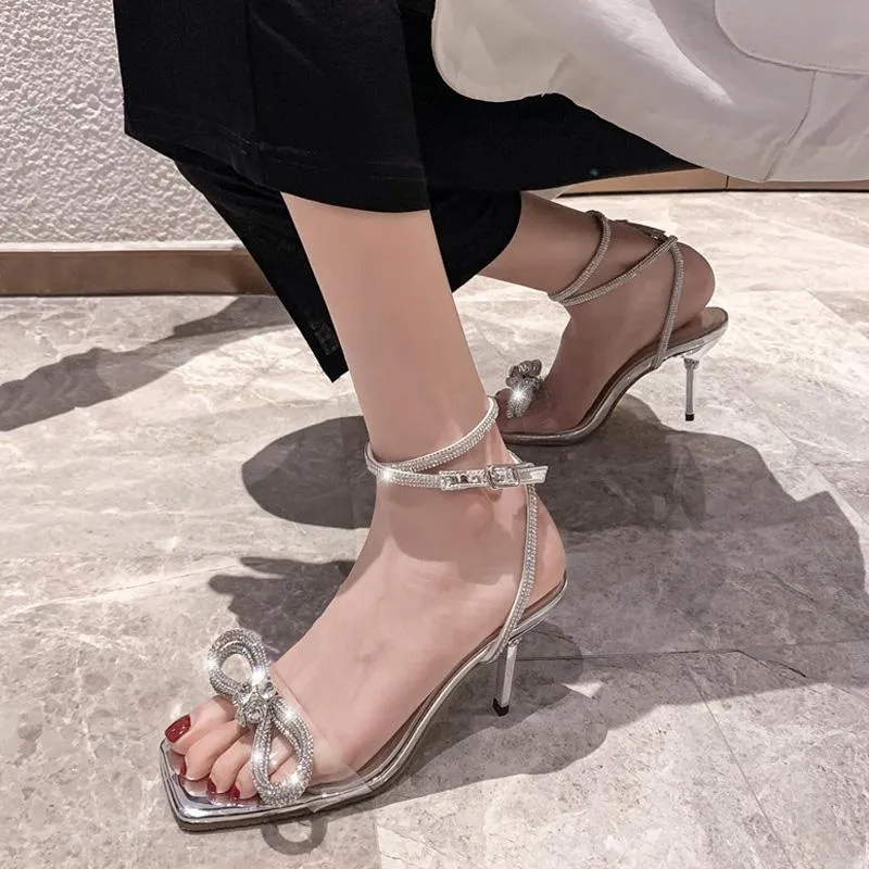 Zapatos de vestir tacones plateados sandalias de mujeres verano 2022 diamantes de imitación transparentes nudos de arco cryt tacón alto fijación de boda novia novia