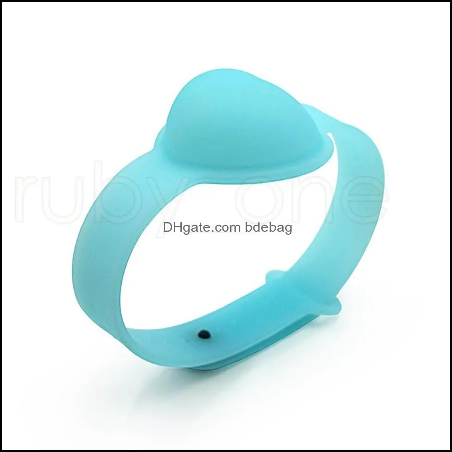 10ml Hand Sanitizer Silicone Wrist Bracelet Heart Shaped Wristband Portable Soap Dispensing Squeezy Strap Ring Bangle RRA3603