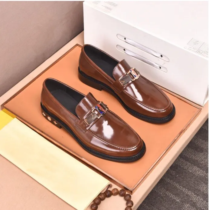 Großhandel Mode Herren Echtes Leder Slip-on Plateauschuhe Männliche Business Büroarbeit Formelle Kleidschuhe Markendesigner Hochzeit Oxfords Größe 38-44