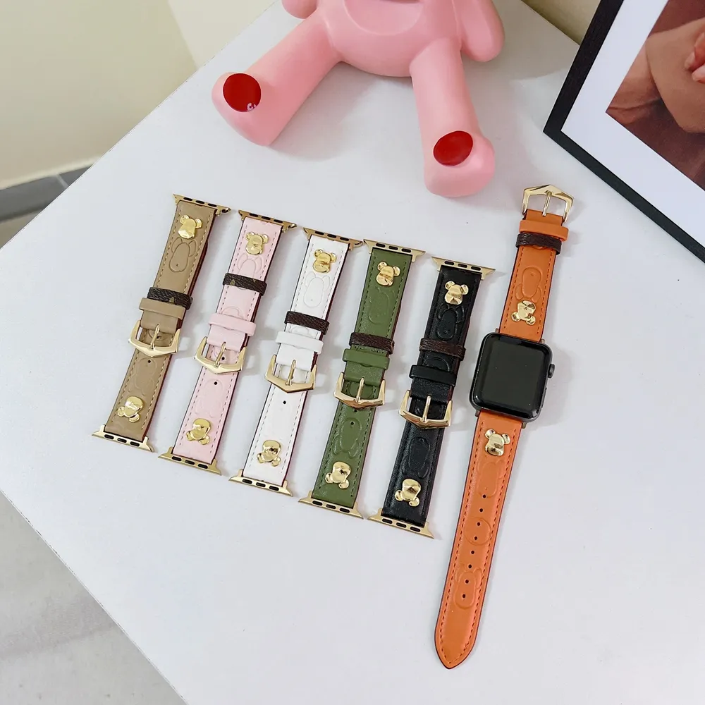 Bracelets de montre intelligente bande de 38 mm pour Apple Iwatch 7 série 6 SE 3 2 41 mm 42 mm 40 mm 44 mm 45 mm cuir or marron fleur couverture arrière bandes ours rivet pour hommes femmes