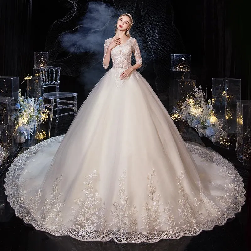 Autres robes de mariée robe 2022 avec balayage train luxe demi manches sexy col en v robe de bal princesse dentelle grande taille DressOther