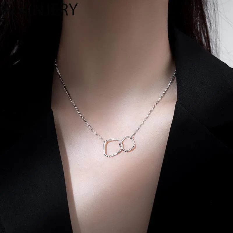 Anhänger Halsketten Silberfarbe ineinandergreigender Halskette für Frauen unregelmäßiger geometrischer Kreis Schlüsselbeinkette Party Schmuckhöfe
