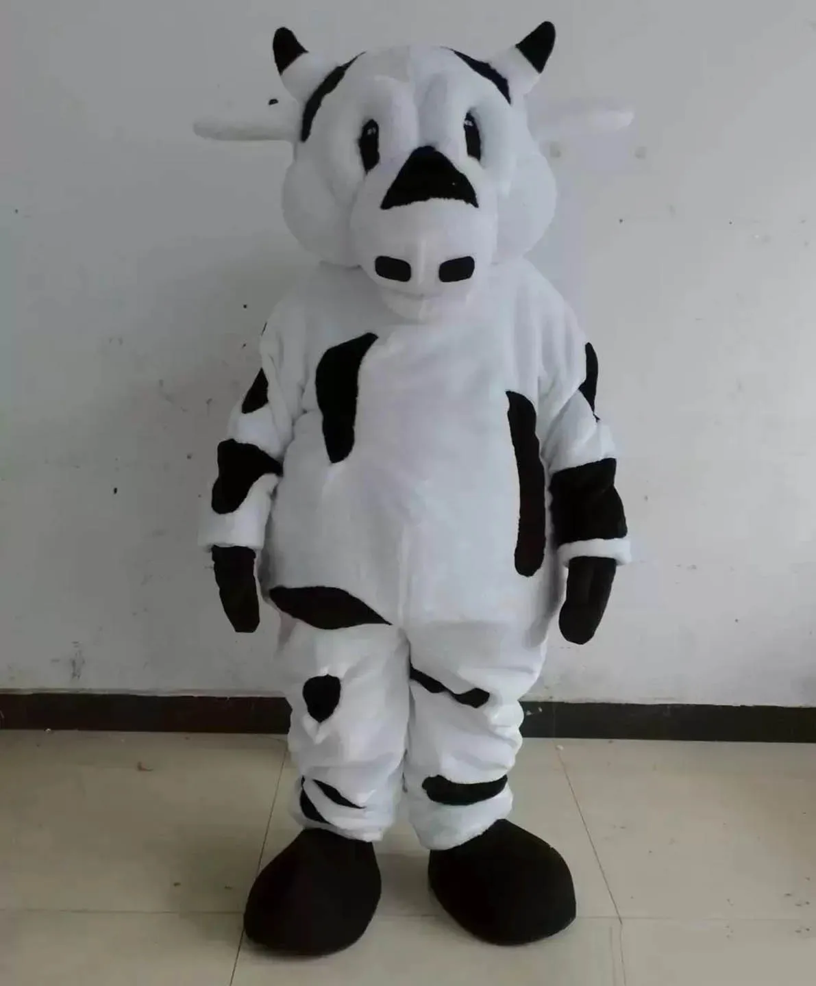 high quality white dairy cow Mascot Costumes Halloween Fancy Party Dress Cartoon Character Carnival Xmas Easter Advertising Birthday Party Costume Outfit