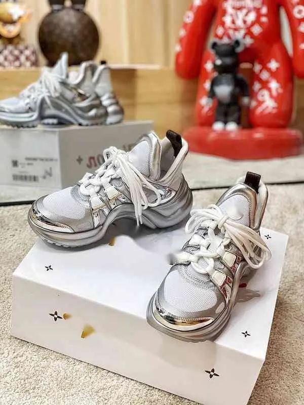 Atletik ayakkabılar en kaliteli marka mektubu tasarımı 431835 Kadın Arşiv Işığı Run Spor Sakinleri Gloria Balerin Flats Charlie Satranç Loafers Academy Espadrilles Squad
