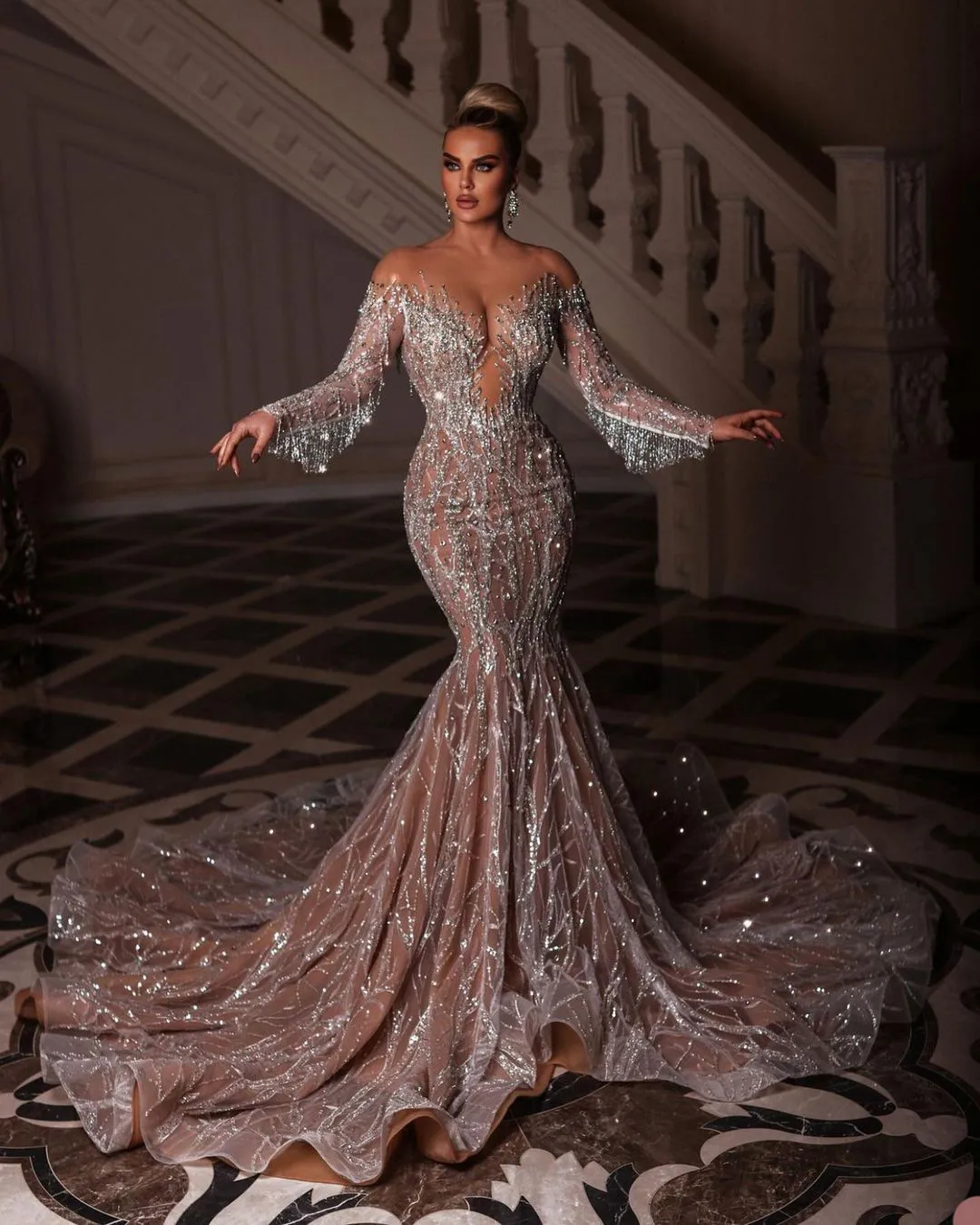 Mermaid Champagne Prom V Neck Applqiues cekiny z ramion długie rękaw Seksowne przezroczyste eleganckie eleganckie długość pociągu