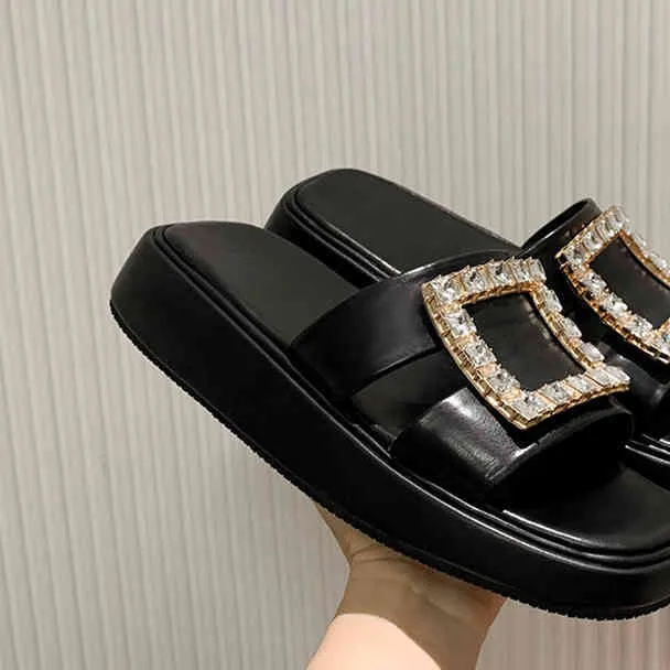 Nuove pantofole con fibbia quadrata di rinestone per le donne da indossare sandali al fondo di moda coreana di moda estiva