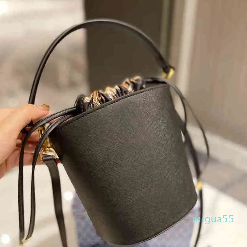 Ведра сумка топ роскошной дизайнер по кроссовым плечам сумочка женская модная кожаная ремешок для торговых точек