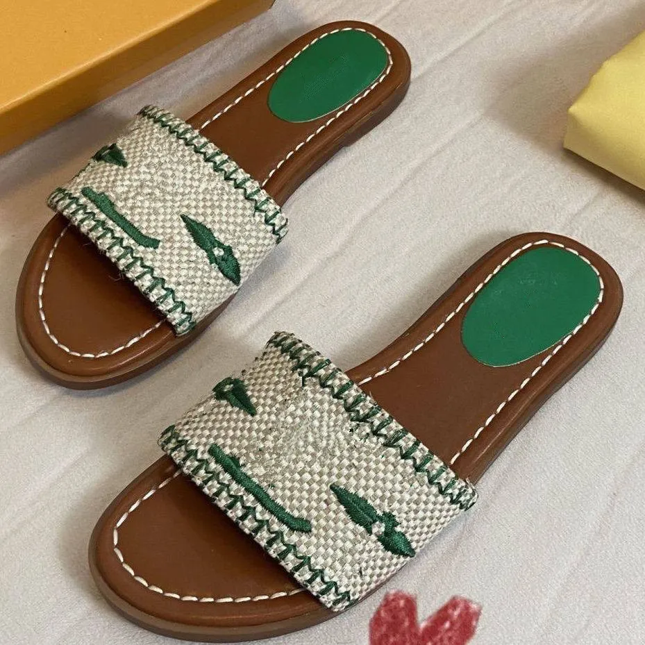 Fashion Sandals Designer Luxury Slippers Raffia Broidered Flat Mules Black Pin Pine Green Bleu Fuchsia Summer Femmes Slipper Beach Slides Chaussures 01