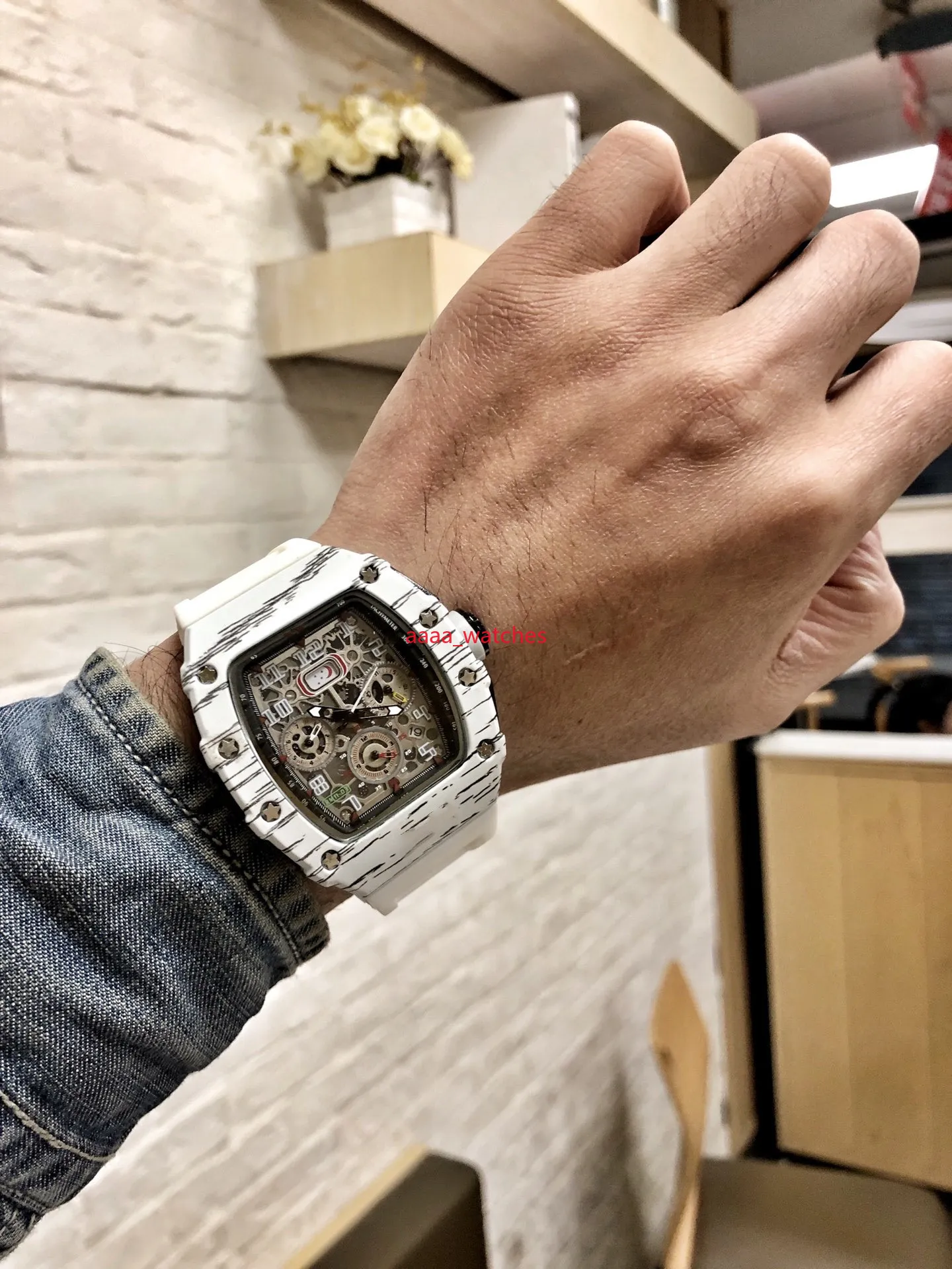 2022 New Men 's Watch 캐주얼 스포츠 시계 세련된 다이얼 디자인 먼지 저항 실리콘 스트랩 쿼츠 손목 시계