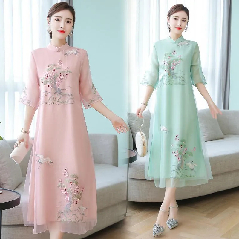 Casual Dresses Women Cheongsam Förbättrad klänning Retro Elegant broderi Långt blommigt parti Kinesiska kvinnliga högkvalitativa kläder