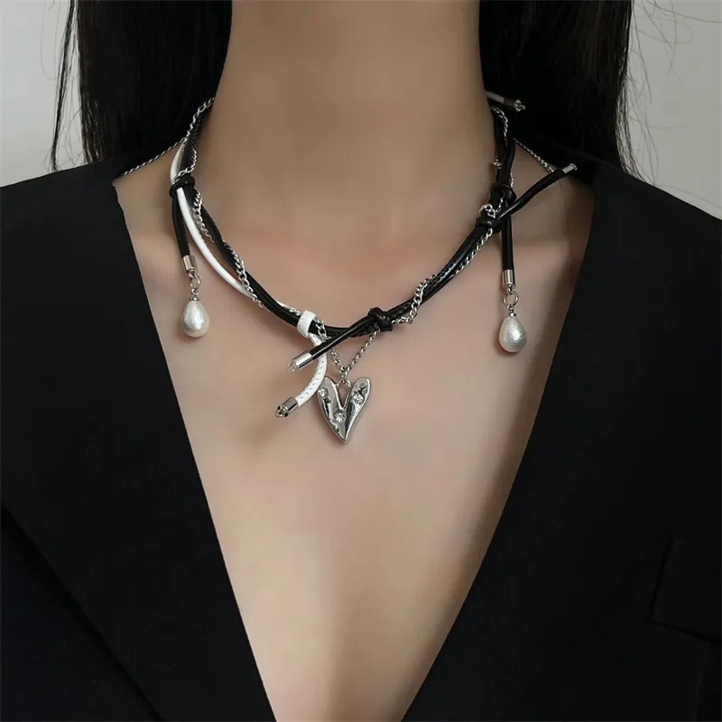 Niche Conception Noué Enroulement Collier Femme En Cuir Unique Ins Hip Hop Danse Punk Clavicule Chaîne De Mode Sauvage Cadeau Bijoux