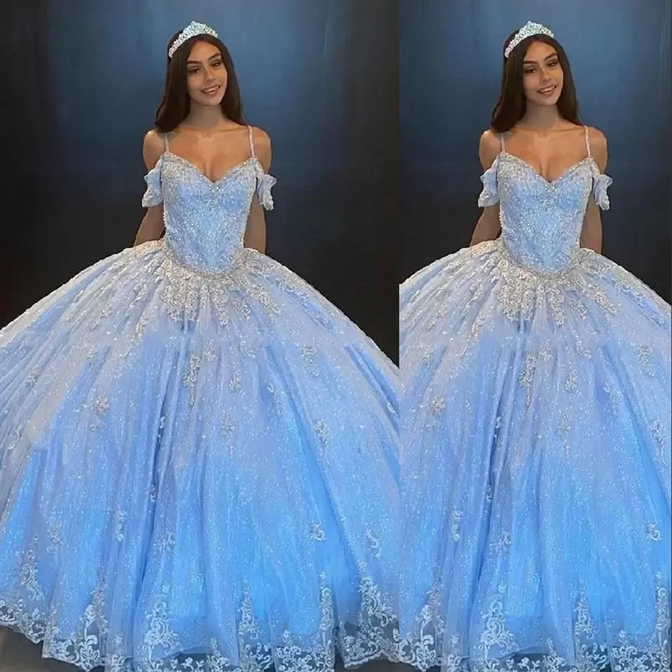 Robes de Quinceanera bleu ciel 2022 Tulle hors de l'épaule bretelles Spaghetti longueur au sol dentelle appliques Corset dos Pageant robe de bal robe de bal robes 401 401