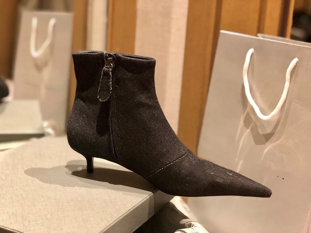 Högklackade stövlar Autumn Winter Goarse Heel Women Designer Shoes Printed Desert Boot Real Leather Zipper Letter Lace Up 0822