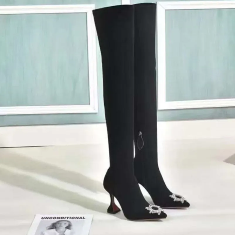 2022 Amina Muadi Boots 여성 허벅지 높이 부츠가 뾰족한 하이힐 블랙 사막 부츠 겨울 웨딩 드레스 신발 상자 No389