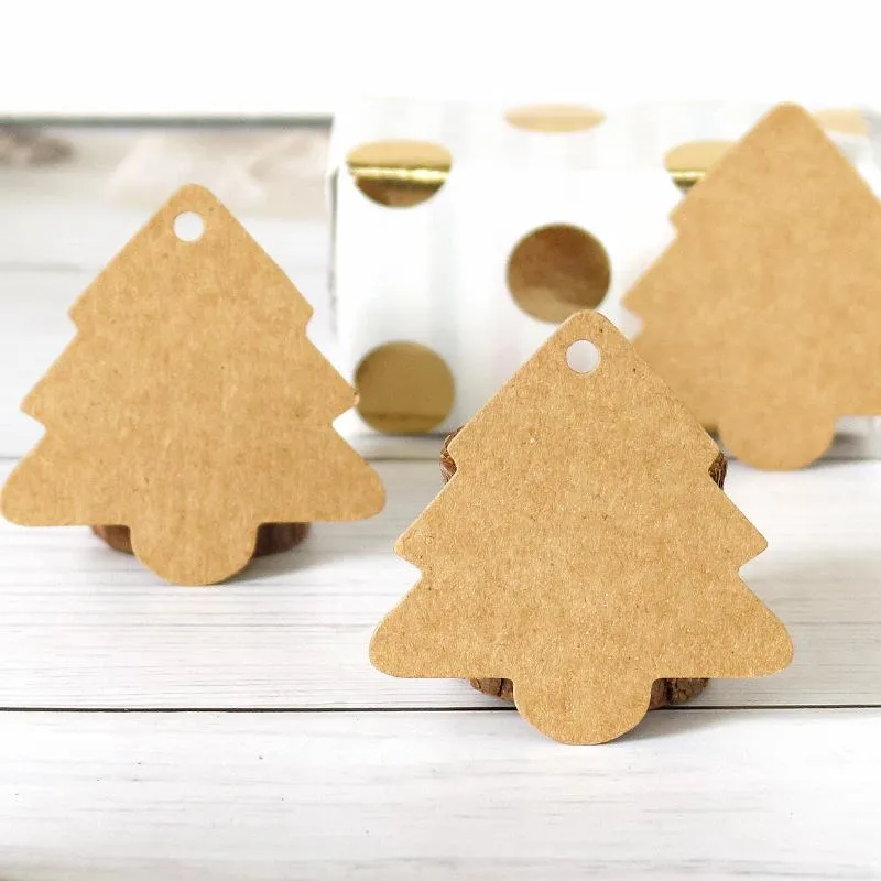 Decorazioni natalizie 100 pezzi di forma di forma dell'albero borse regalo decorazioni per tag Kraft Carte di carta Kraft Ornamenti creativi di natale creativo etichetta etichetta
