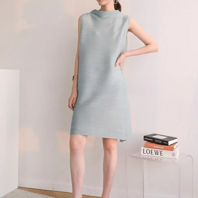 Повседневные платья производитель напрямую поставляет 2022 Miyake Drapery Issey летняя молодежь красивый чистый цвет свободные без рукавов платье платье Plaeats