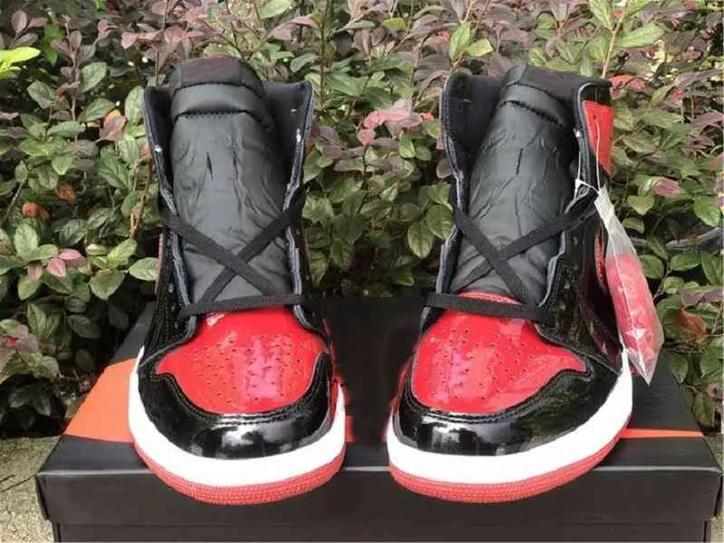 2021 Release Jumpman 1 Bred Patent Leather Basketball Shoes 555088-063 Top Quality High OG 1s BLACK RED TOE Mens Trainers Fashion Designer Sneakers size7~13 with box