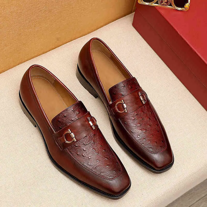 Designer klänningar skor män klädskor präglade övre läder designer loafers patent svarta sandaler 220704