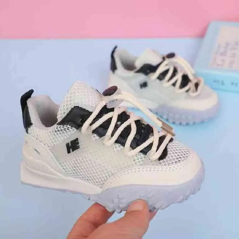 2022 Nya 3 färger Style Soft Sole Boys Girls Shoes Low-Top Casual Breattable Student Sports Shoes Storlek 21-36 Flickor Sneakers G220517